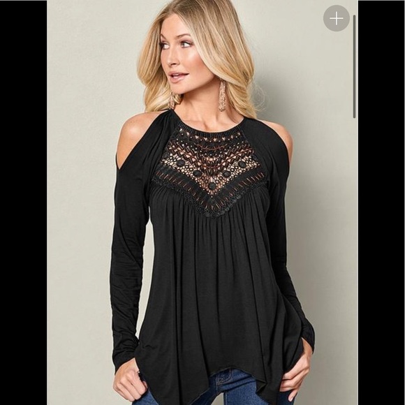 VENUS Tops - 🎁3/$18🎁 NWOT Venus off shoulder beaded detailed